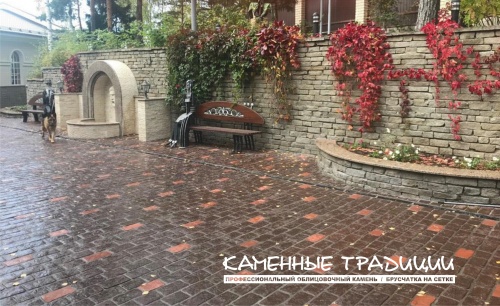 Брусчатка на сетке для тротуара, парковок и дорожек. Быстрая укладка, легкий монтаж покрытия.